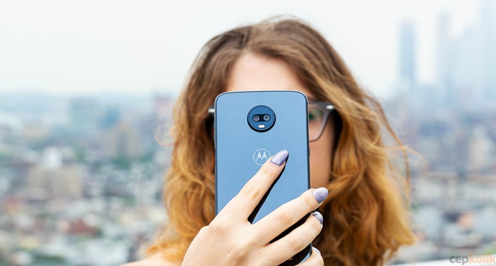 Motorola Moto Z3 Play được giới thiệu - Tính năng và giá cả