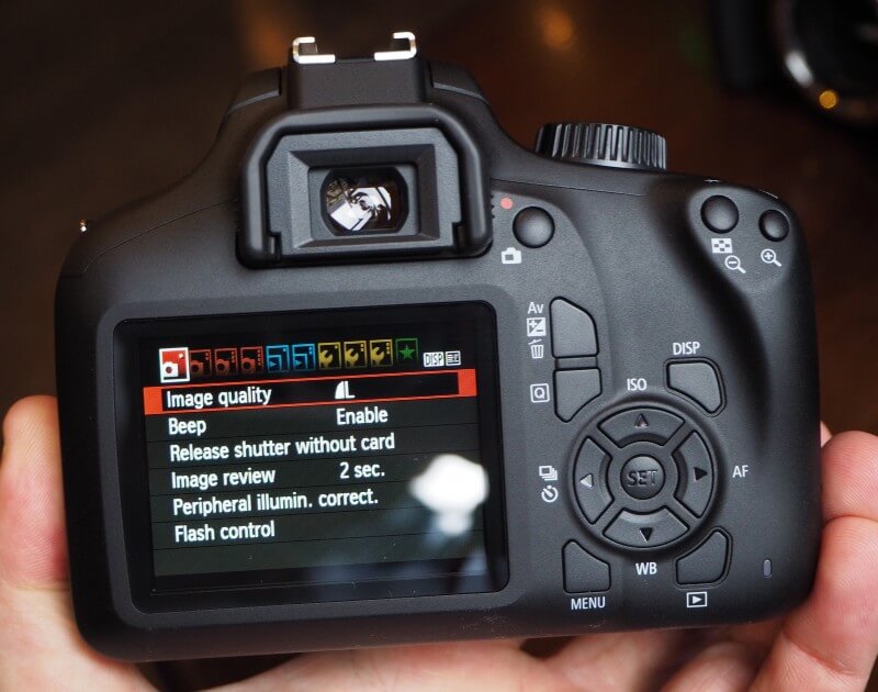 Đánh giá Canon EOS 4000D