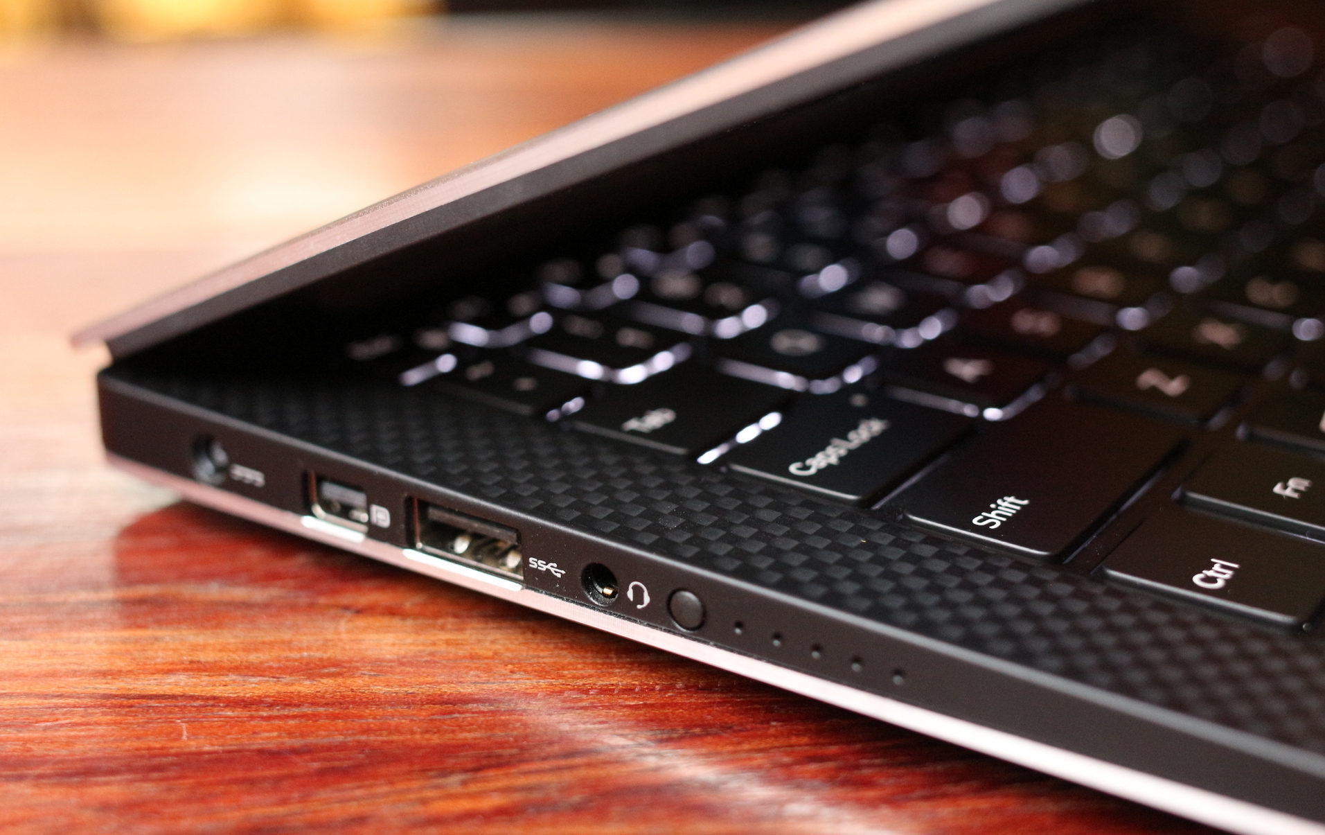 Dell XPS 13 Cổng.